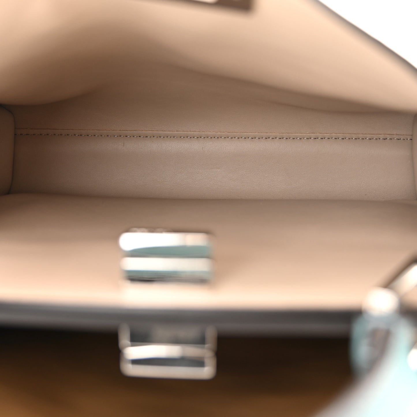 Vitello Tahiti Burro Bi-Color Medium Peekaboo Iconic Essentially Satchel Pound Sand Nuvola