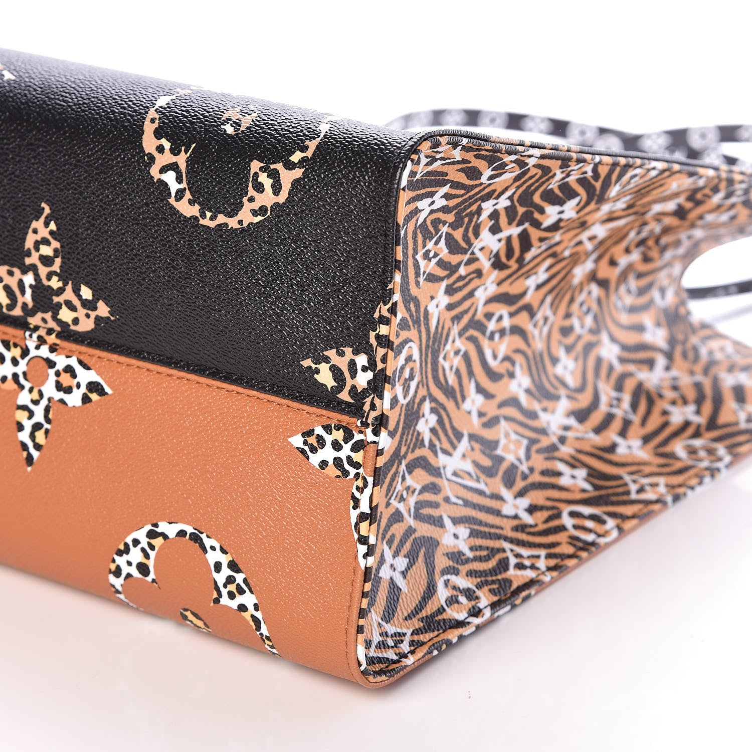 Louis Vuitton Monogram Giant Jungle Onthego GM Black 8 of 9