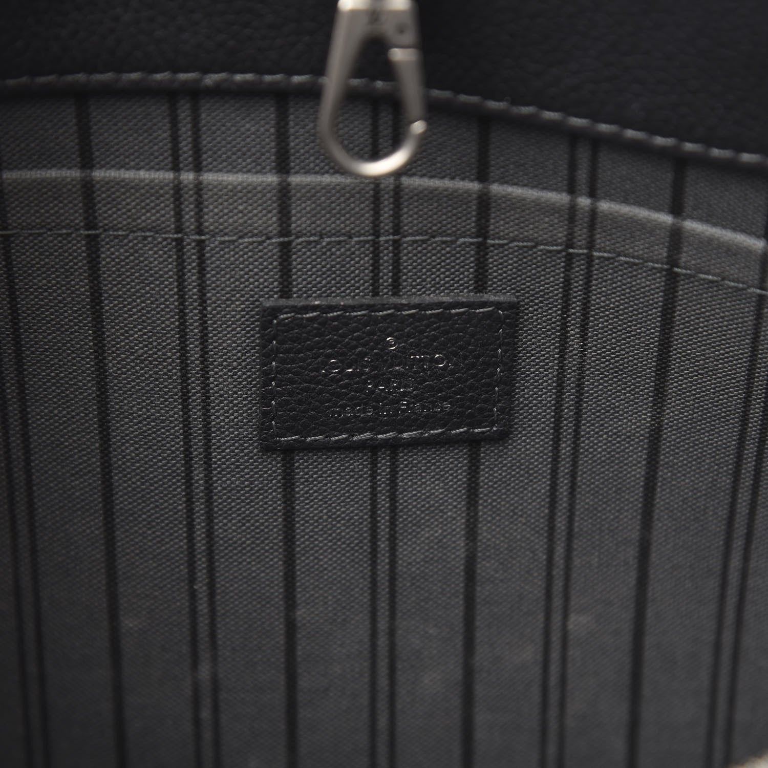 Louis Vuitton Empreinte Studded Montaigne MM Platine 6 of 13