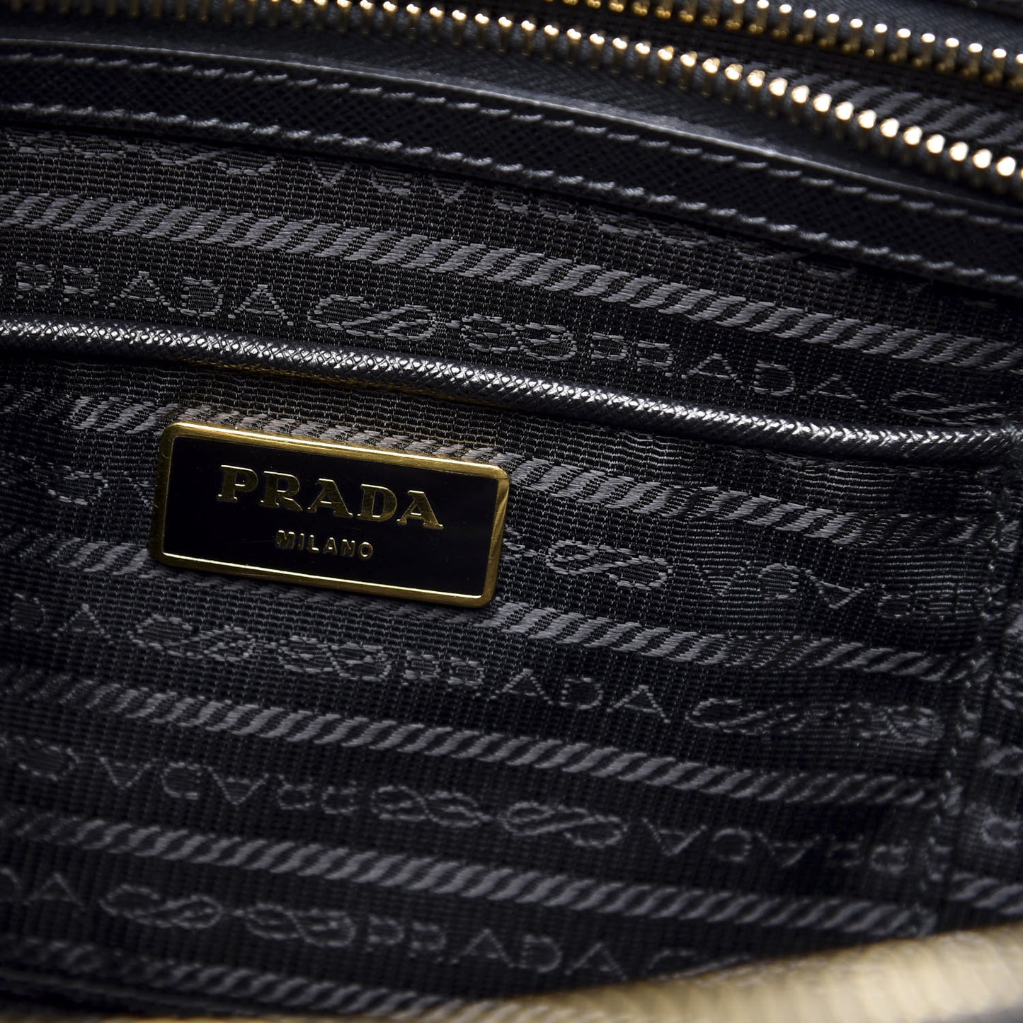 Saffiano Medium Galleria Double Zip Tote Black