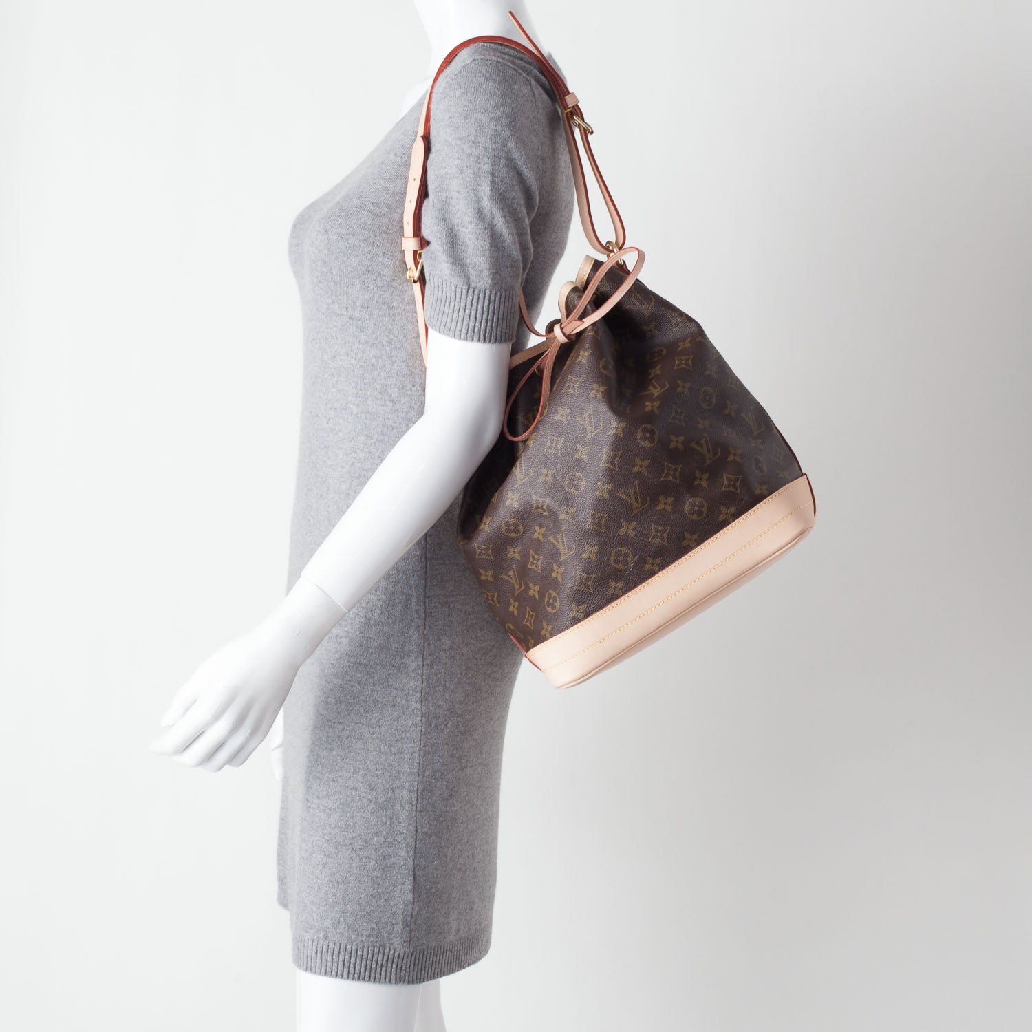 Louis Vuitton Monogram Noe 2 of 8