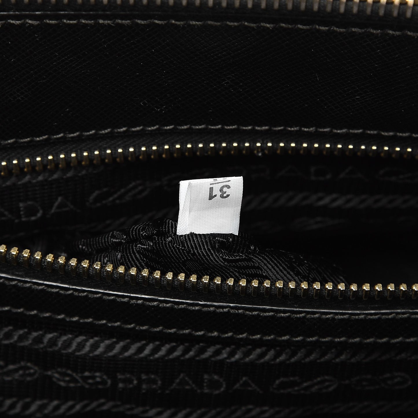 Saffiano Medium Galleria Double Zip Tote Black