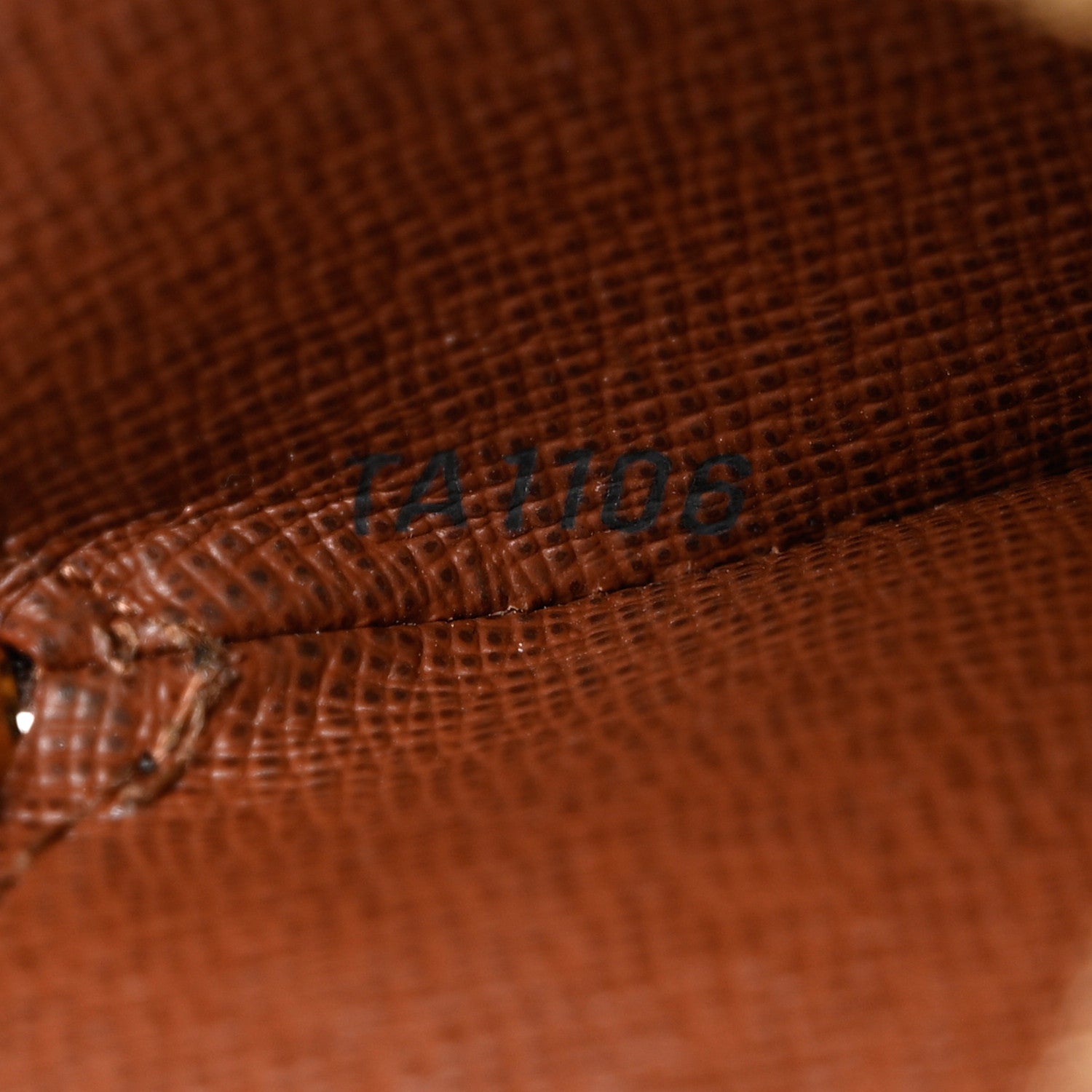 Louis Vuitton Monogram Round Coin Purse 7 of 8