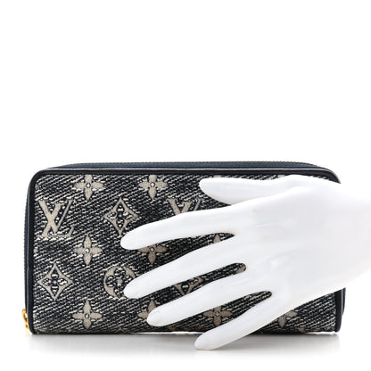 Louis Vuitton Hollographic Monoglam Zippy Wallet Blue 2 of 8