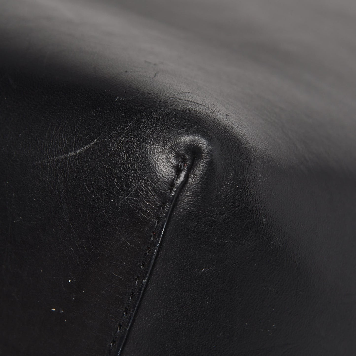 Vegetable Tanned Calfskin Bucket Bag Black Flamma