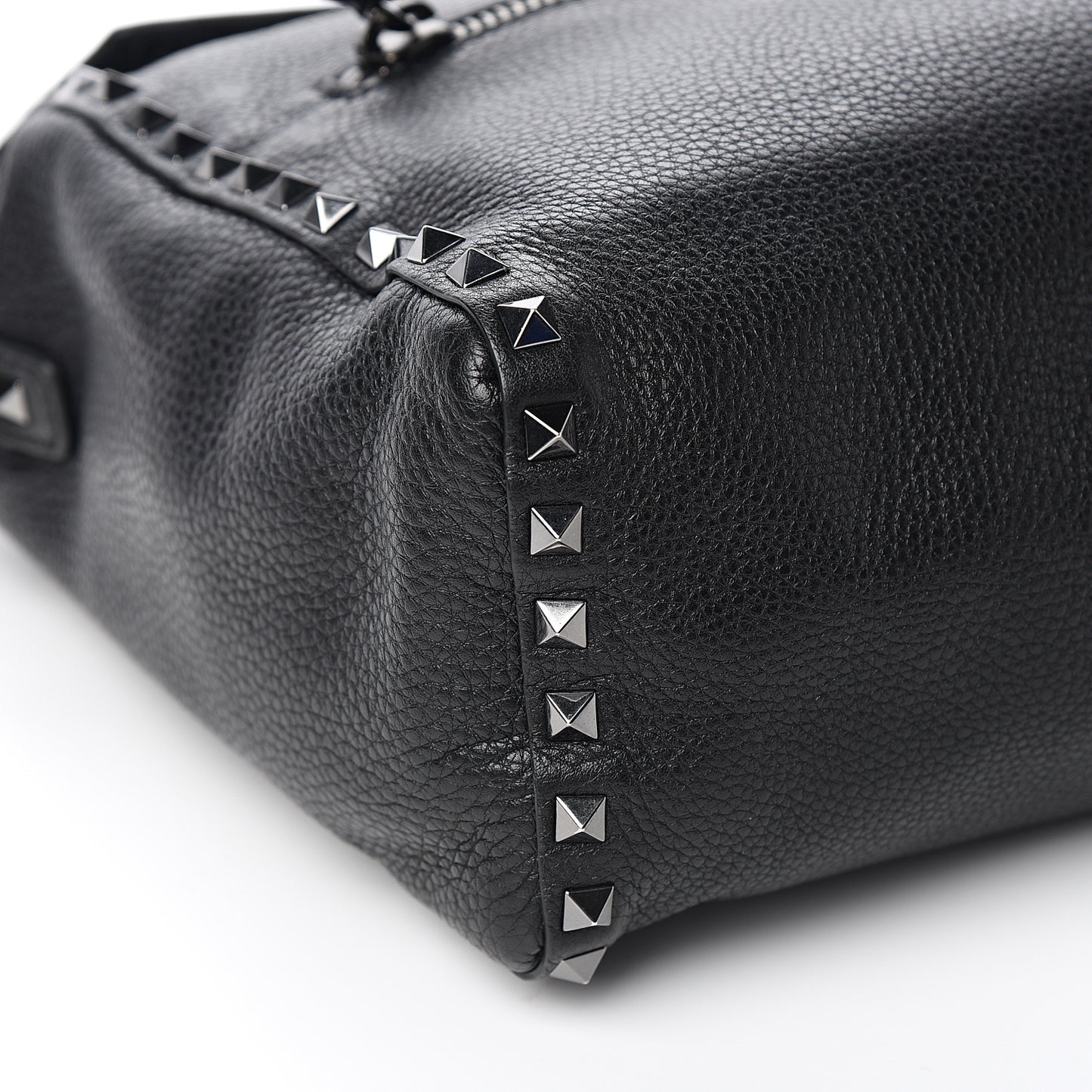 Pebbled Calfskin Rockstud Messenger Black
