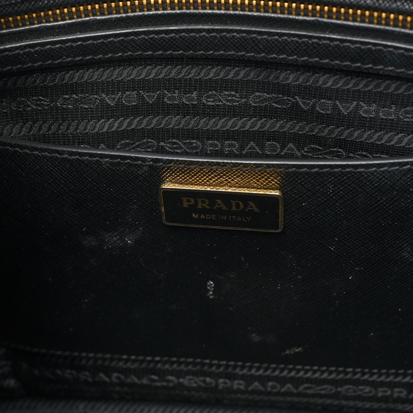 Saffiano Medium Galleria Double Zip Tote Black