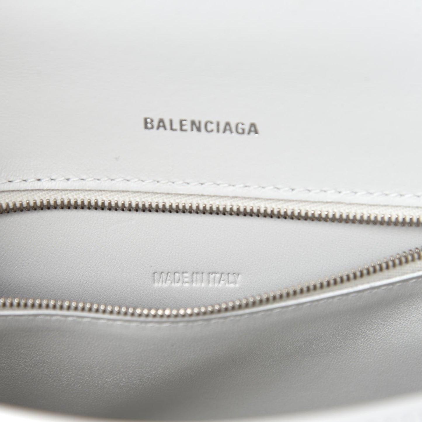 Shiny Box Calfskin Tonal B Small Hourglass Top Handle Bag White