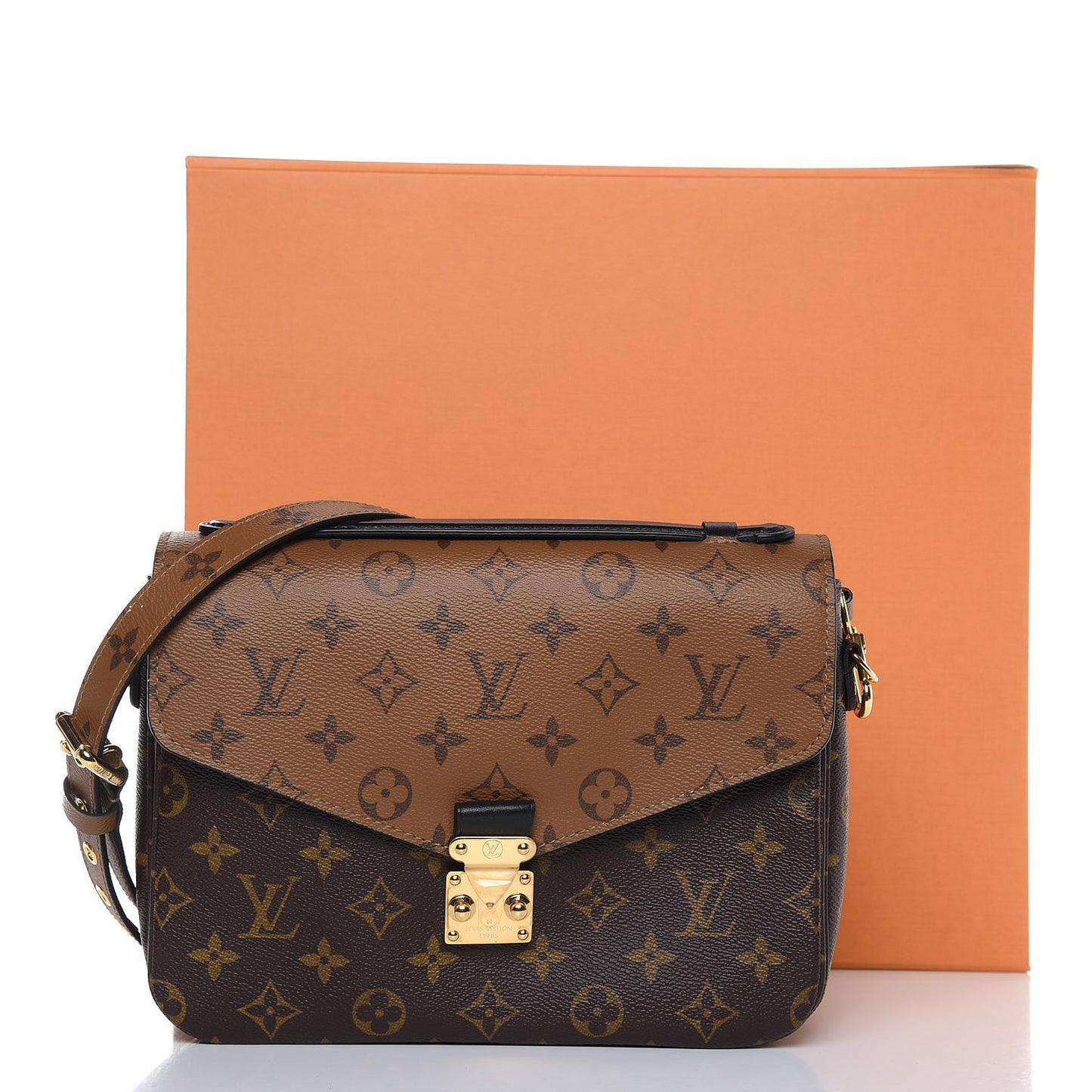 Reverse Monogram Pochette Metis