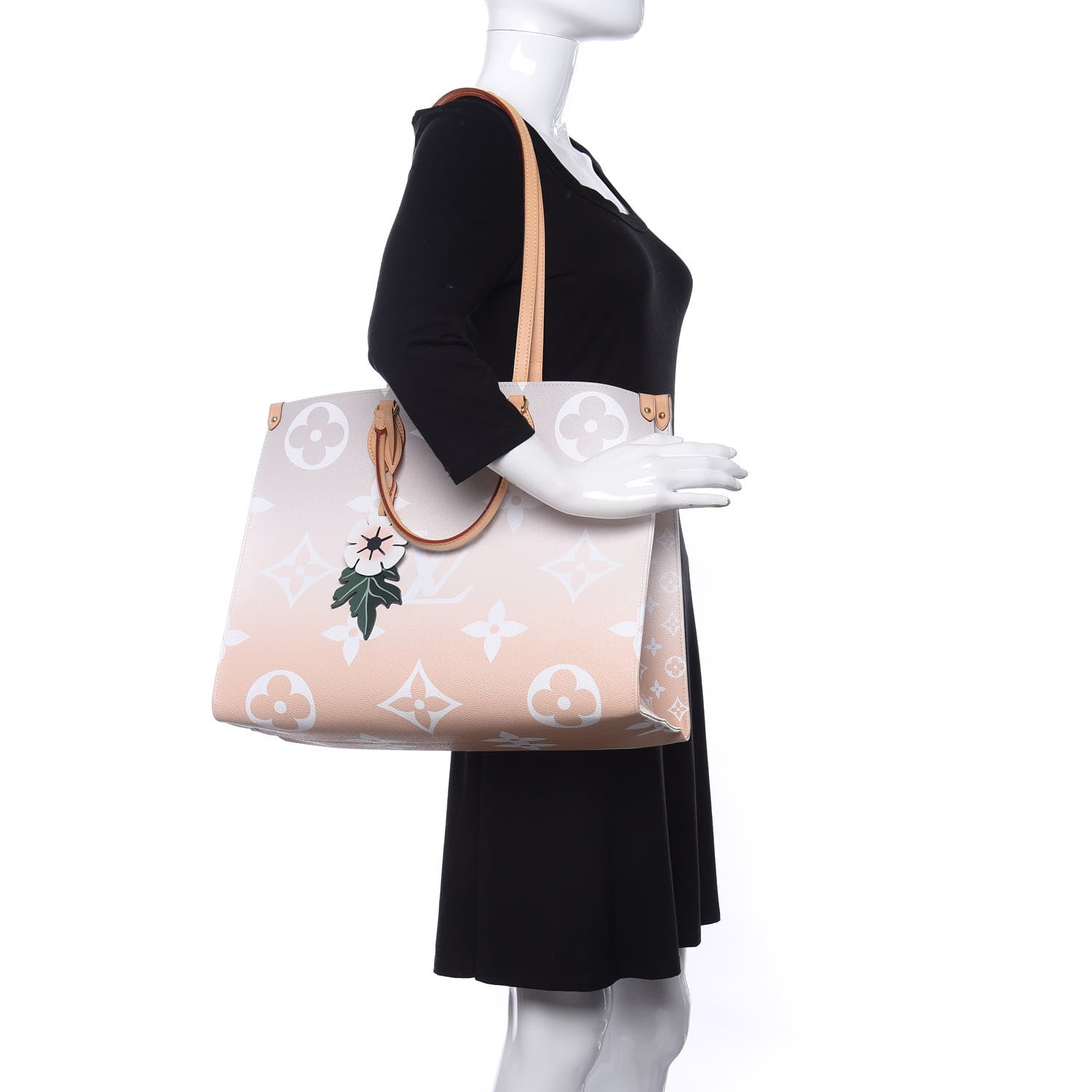 Louis Vuitton Monogram Giant By The Pool Onthego GM Brume 2 of 8
