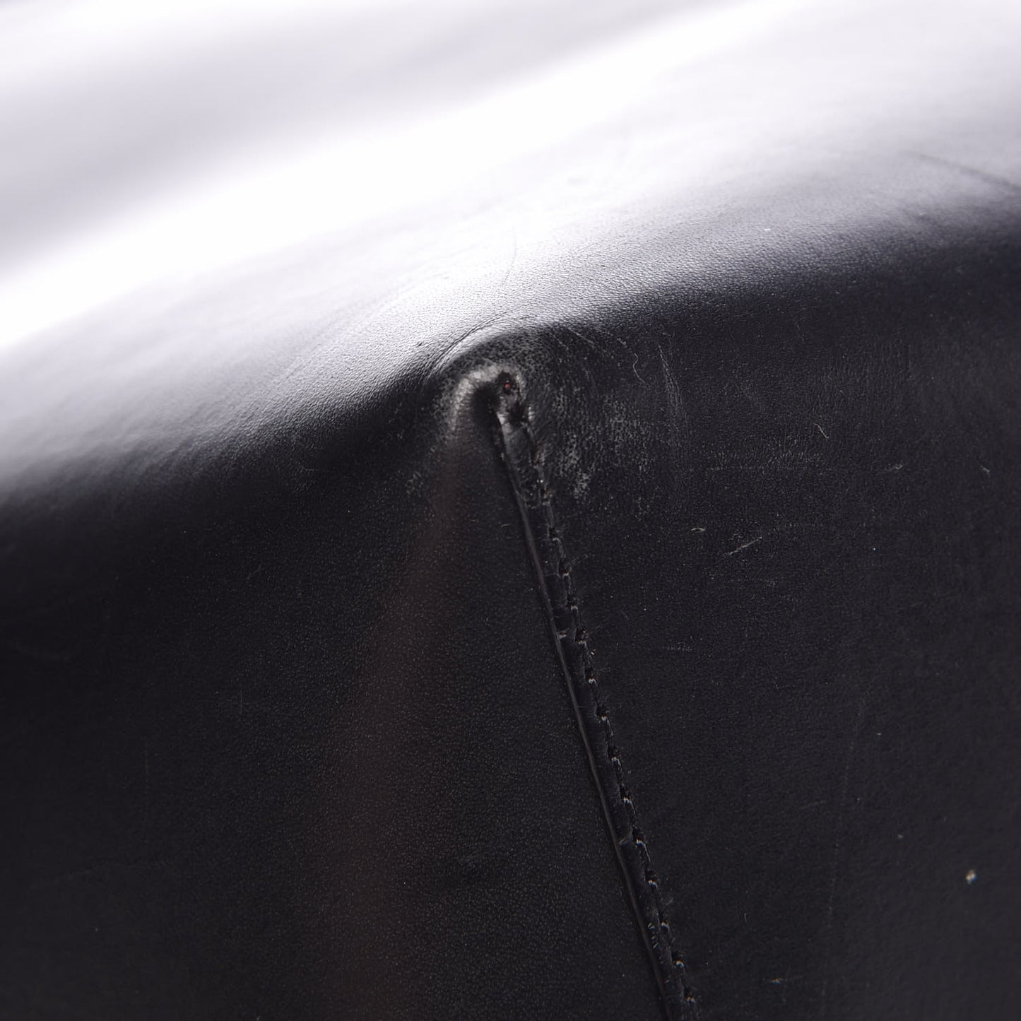 Vegetable Tanned Calfskin Bucket Bag Black Flamma