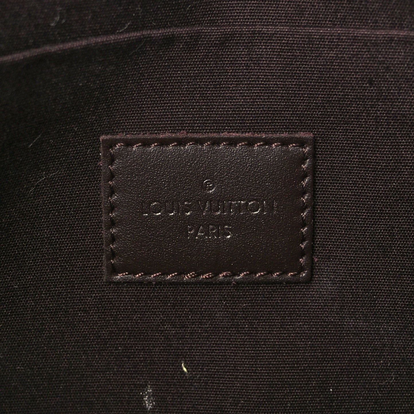 Vernis Pochette Felicie Chain Wallet Amarante