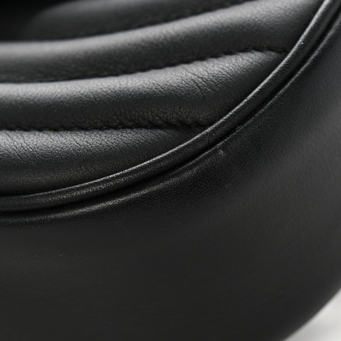 Calfskin New Wave Chain MM Black
