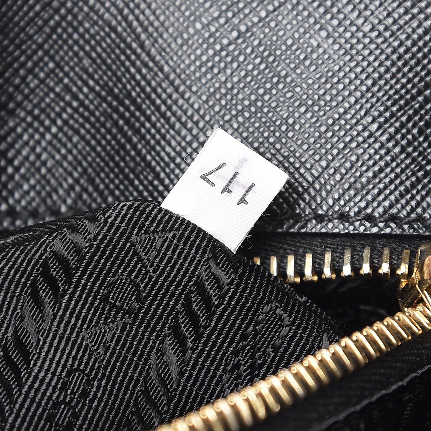 Saffiano Lux Medium Tote Nero Black