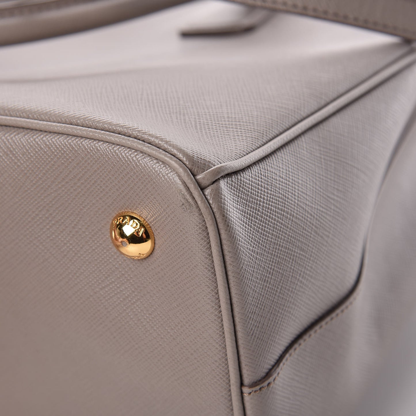 Saffiano Lux Medium Tote Argilla