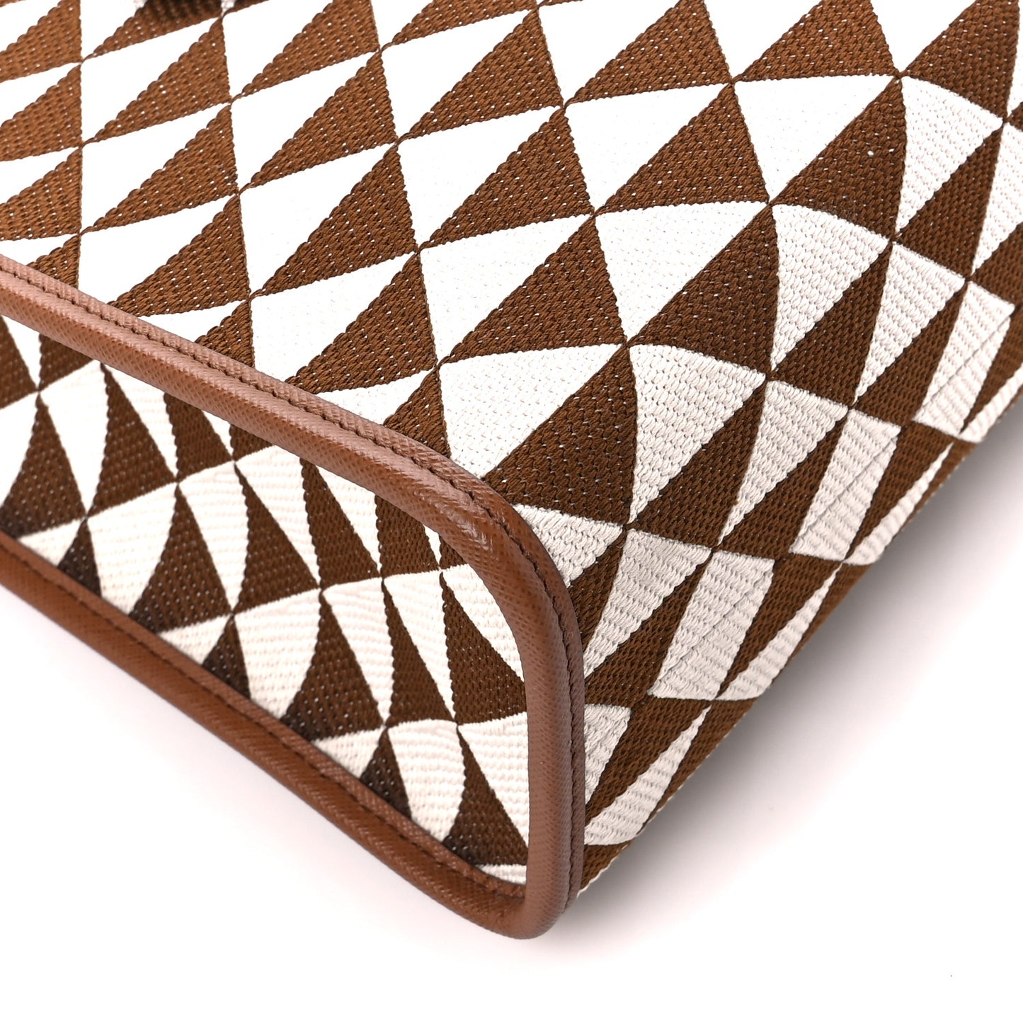 Jacquard Saffiano Triangolo Symbole Embroidered Large Tote Tobacco Talco