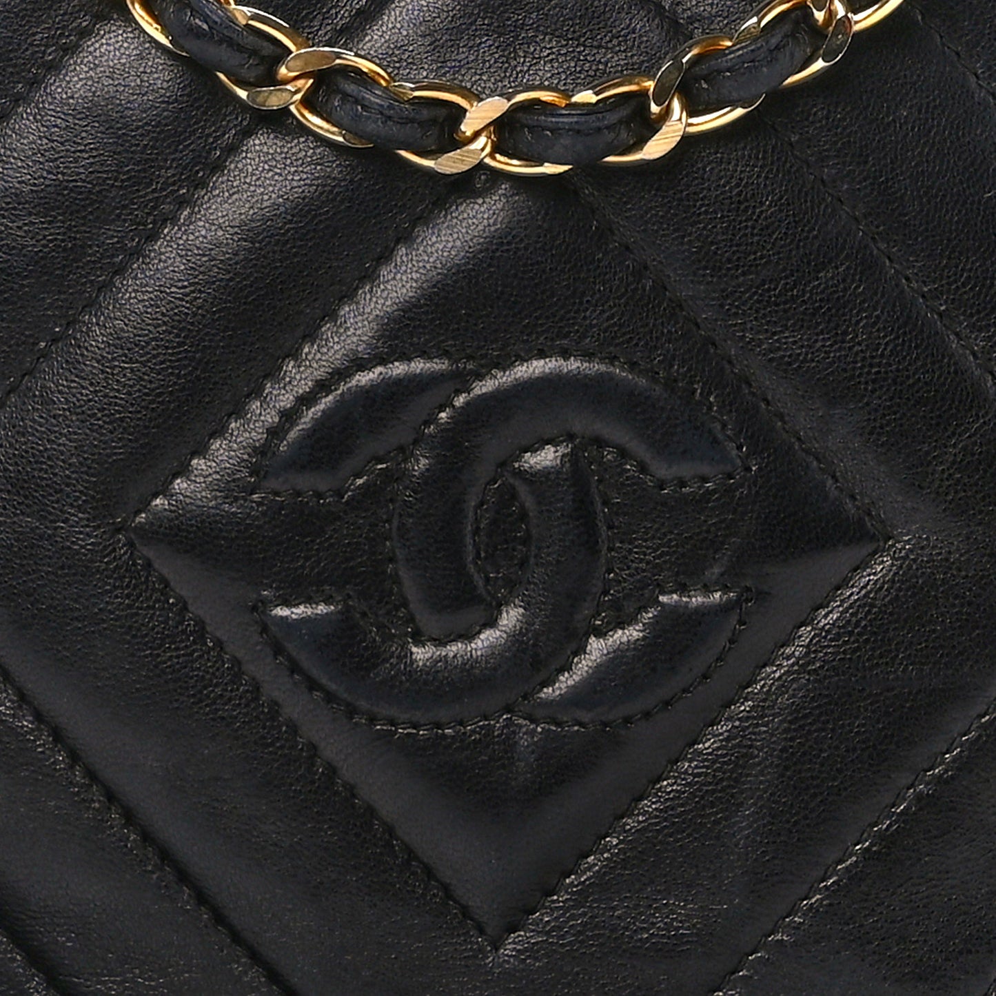 Lambskin Chevron Quilted Tassel Camera Case Black