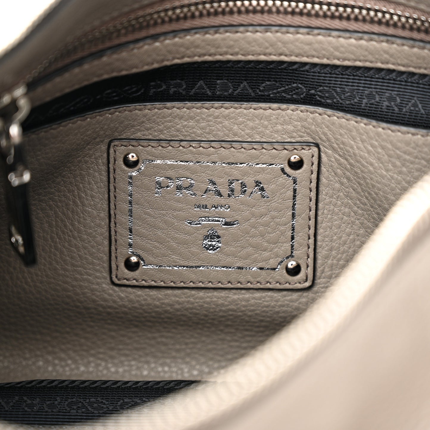 Vitello Phenix Shoulder Bag Argilla