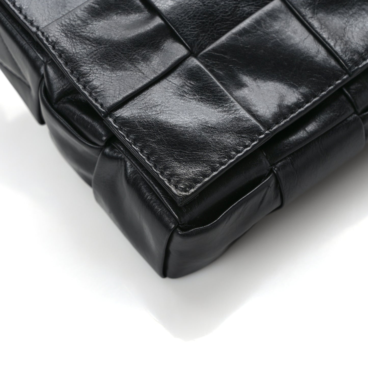 Paper Calfskin Intrecciato Stretch Cassette Black