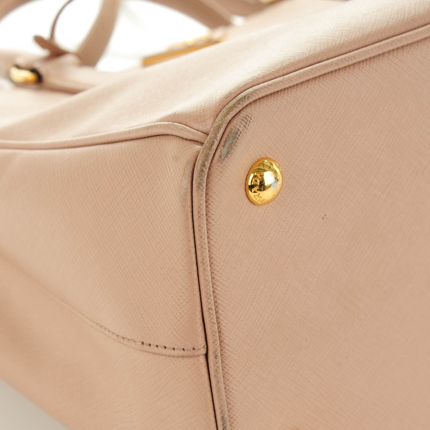 Saffiano Lux Medium Tote Cammeo