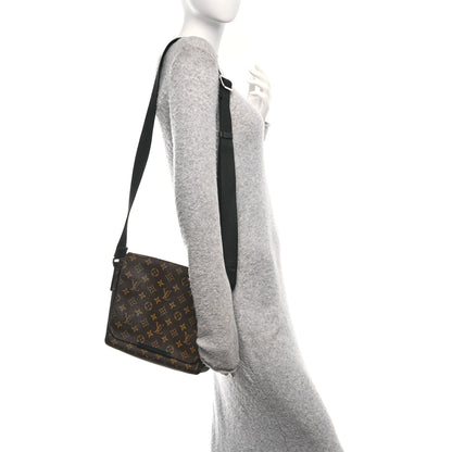 Louis Vuitton Monogram Macassar District PM 2 of 11