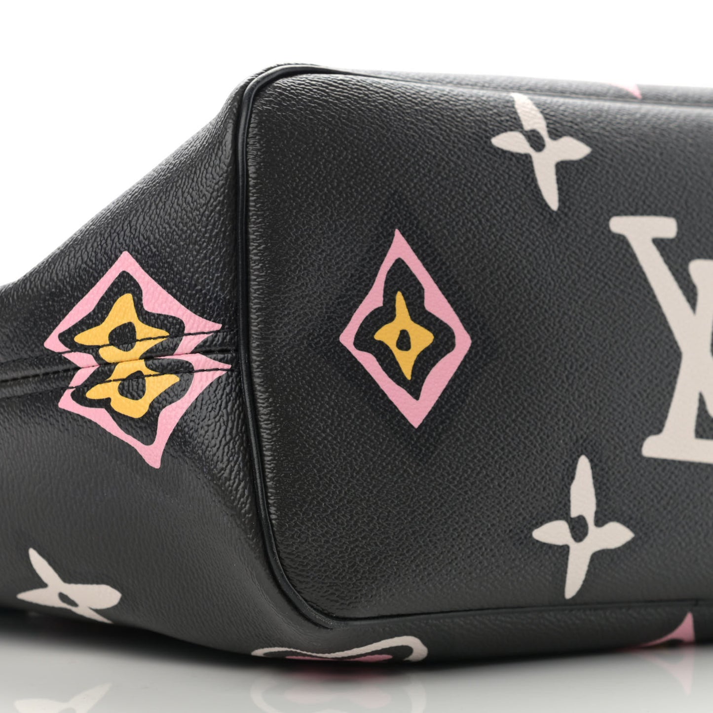 Monogram Giant Wild At Heart Neverfull MM Black