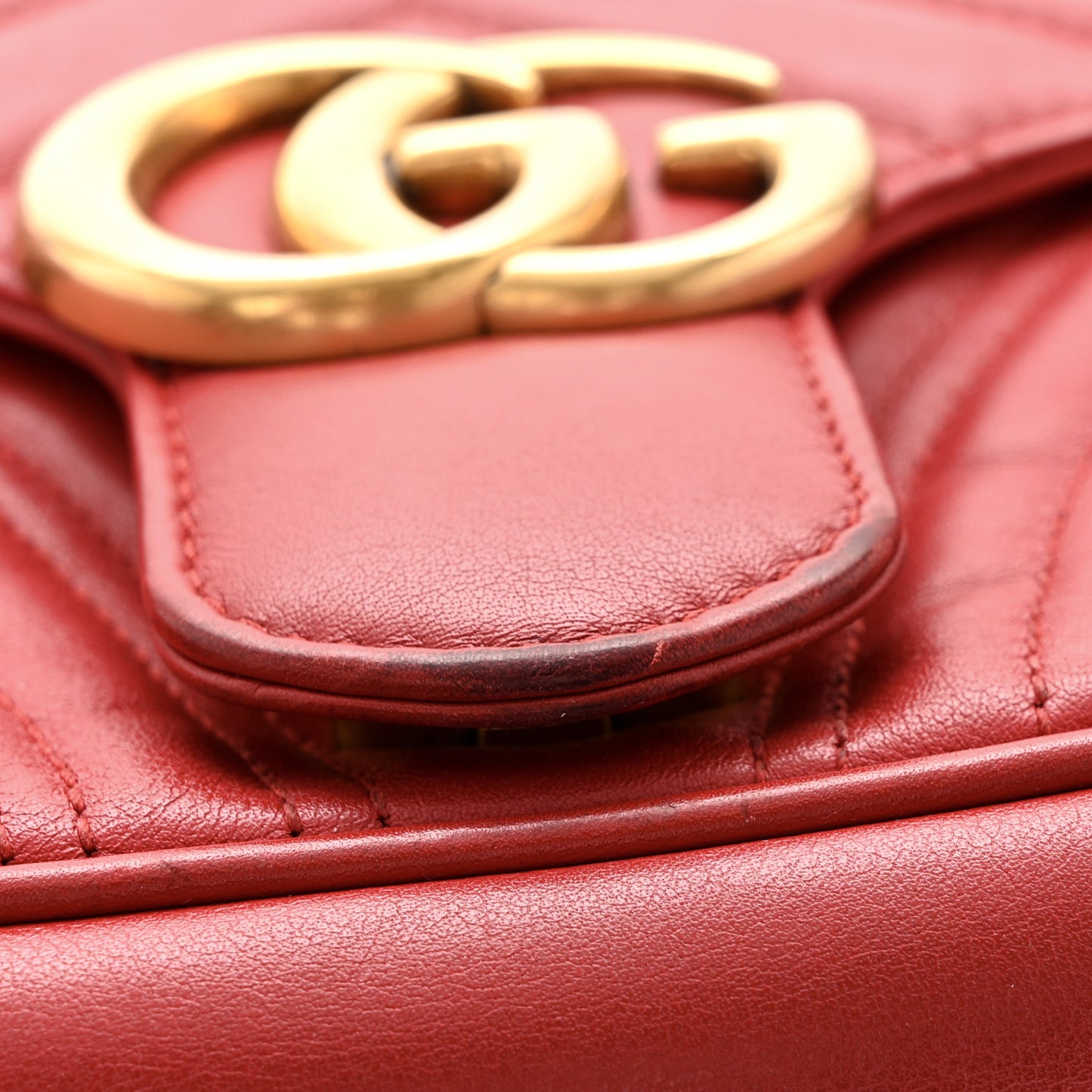 Calfskin Matelasse Small GG Marmont Shoulder Bag Hibiscus Red