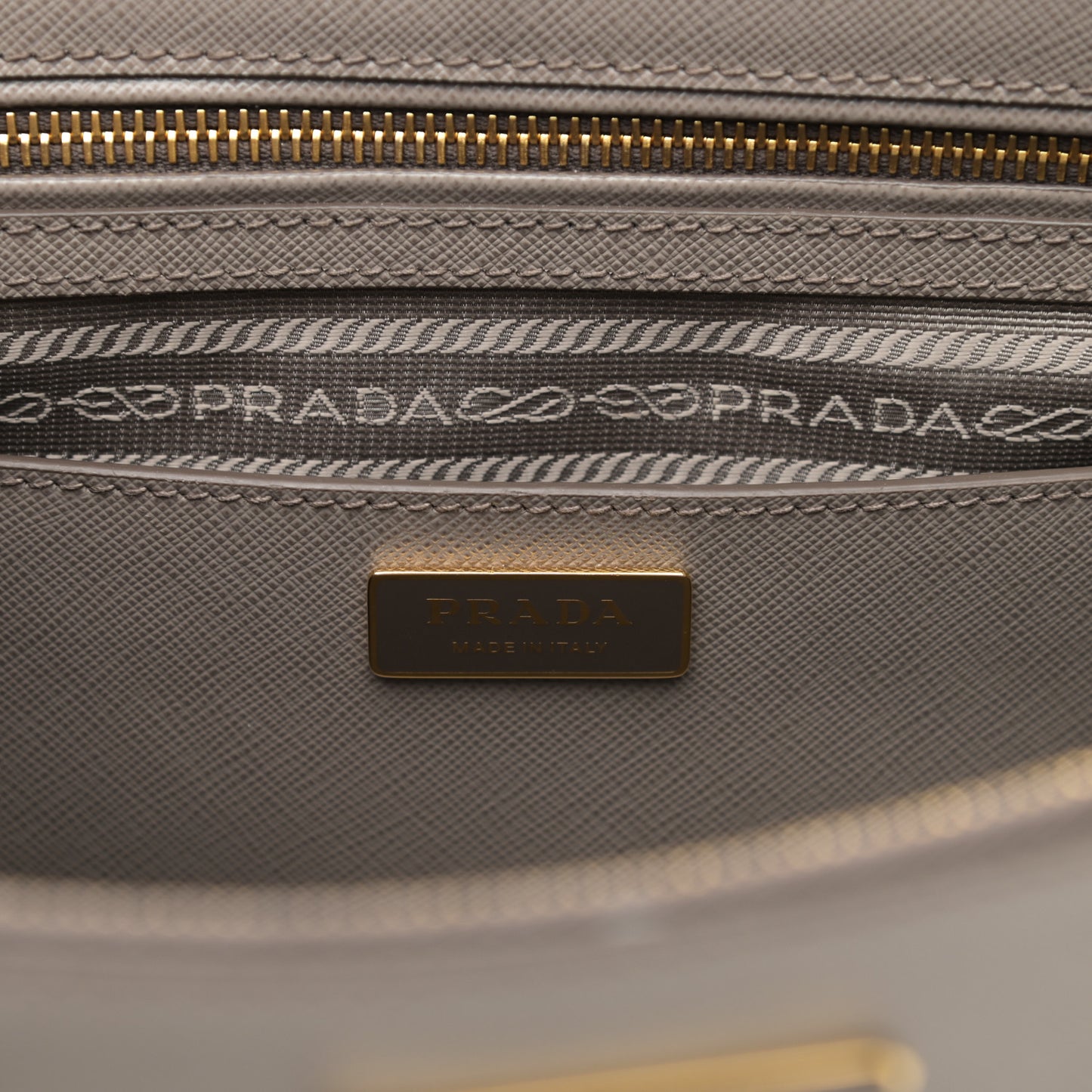 Saffiano Medium Galleria Double Zip Tote Argilla