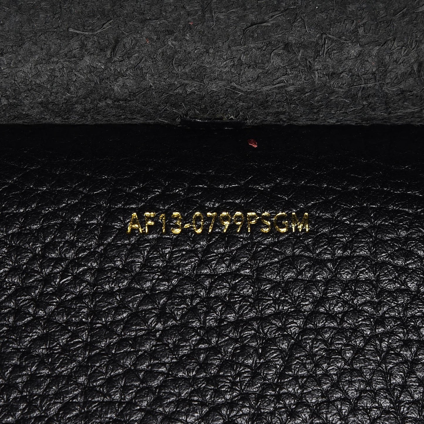 3.1 Grained Calfskin Journey Messenger Black
