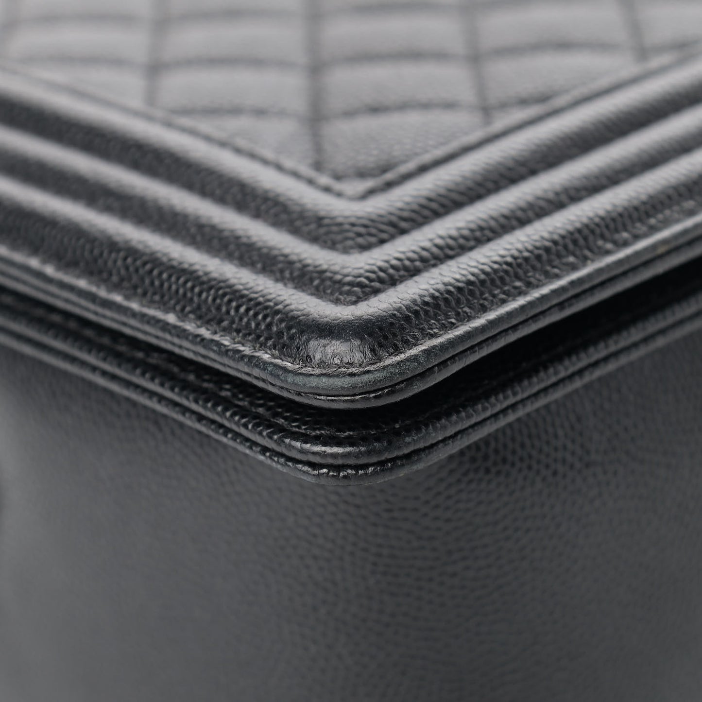Caviar Quilted New Medium Boy Flap Black