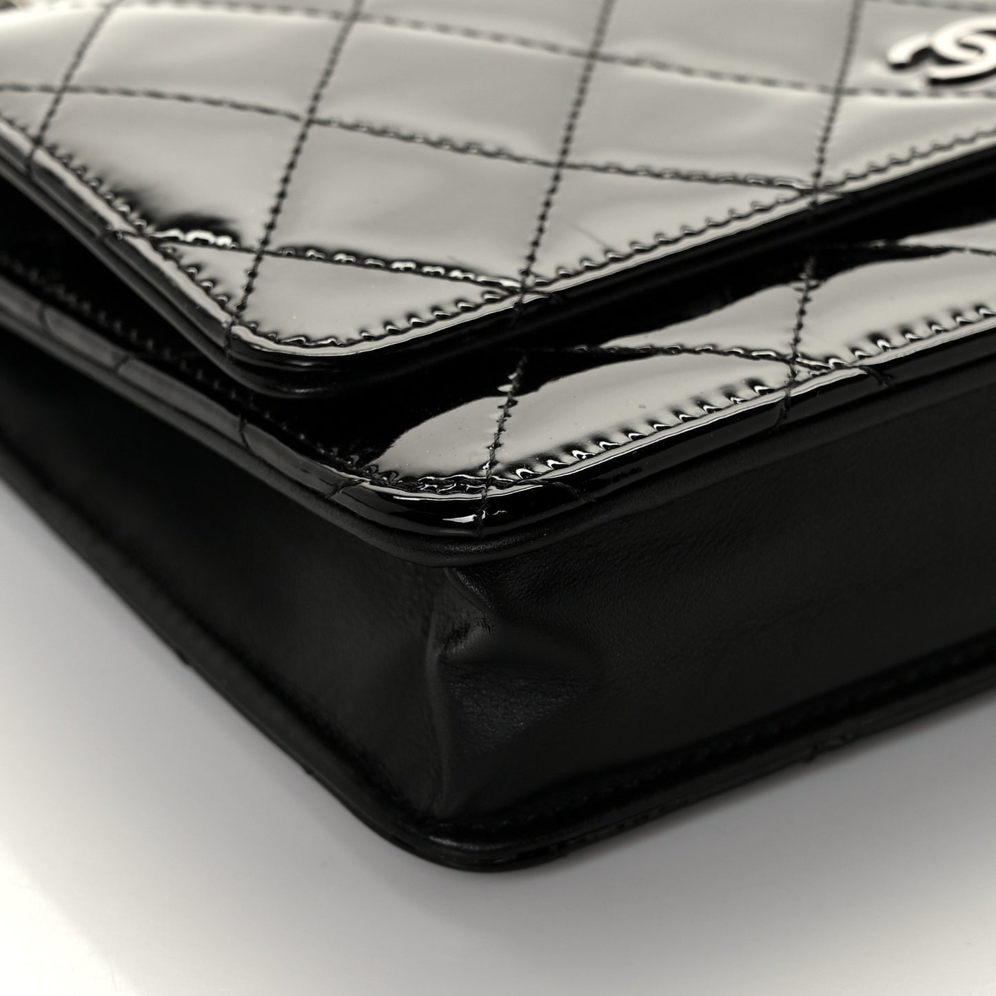 Patent Quilted Wallet On Chain WOC Black