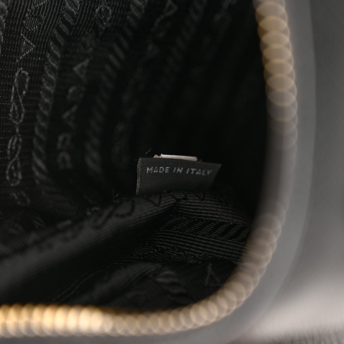 Saffiano Lux Re-Edition 2005 Shoulder Bag Black