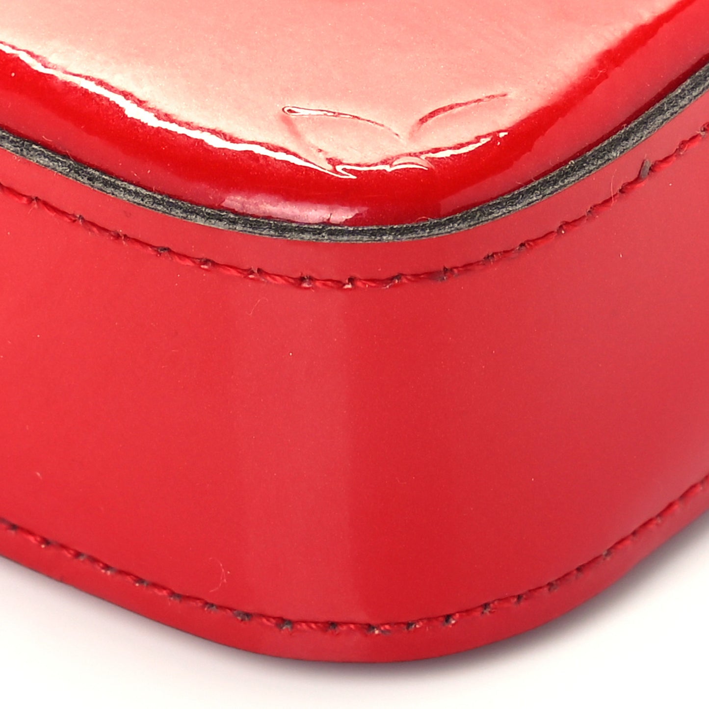 Vernis Felicie Pochette Chain Wallet Cherry