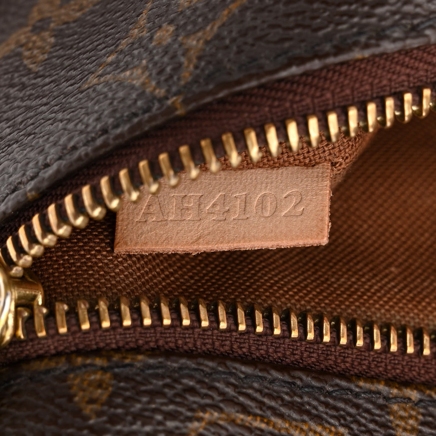 Monogram Pochette Valmy