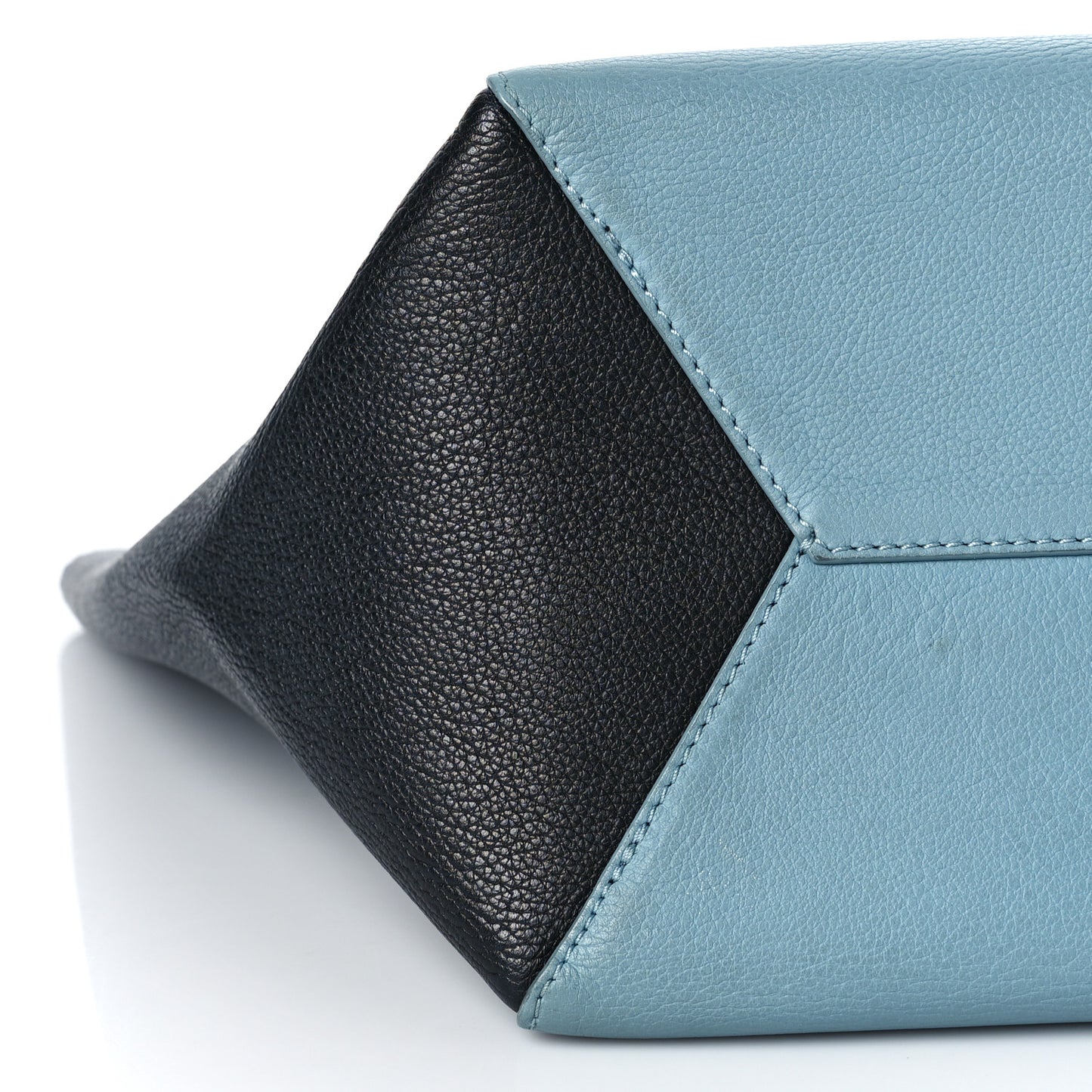Calfskin Lockme Cabas Sky Black