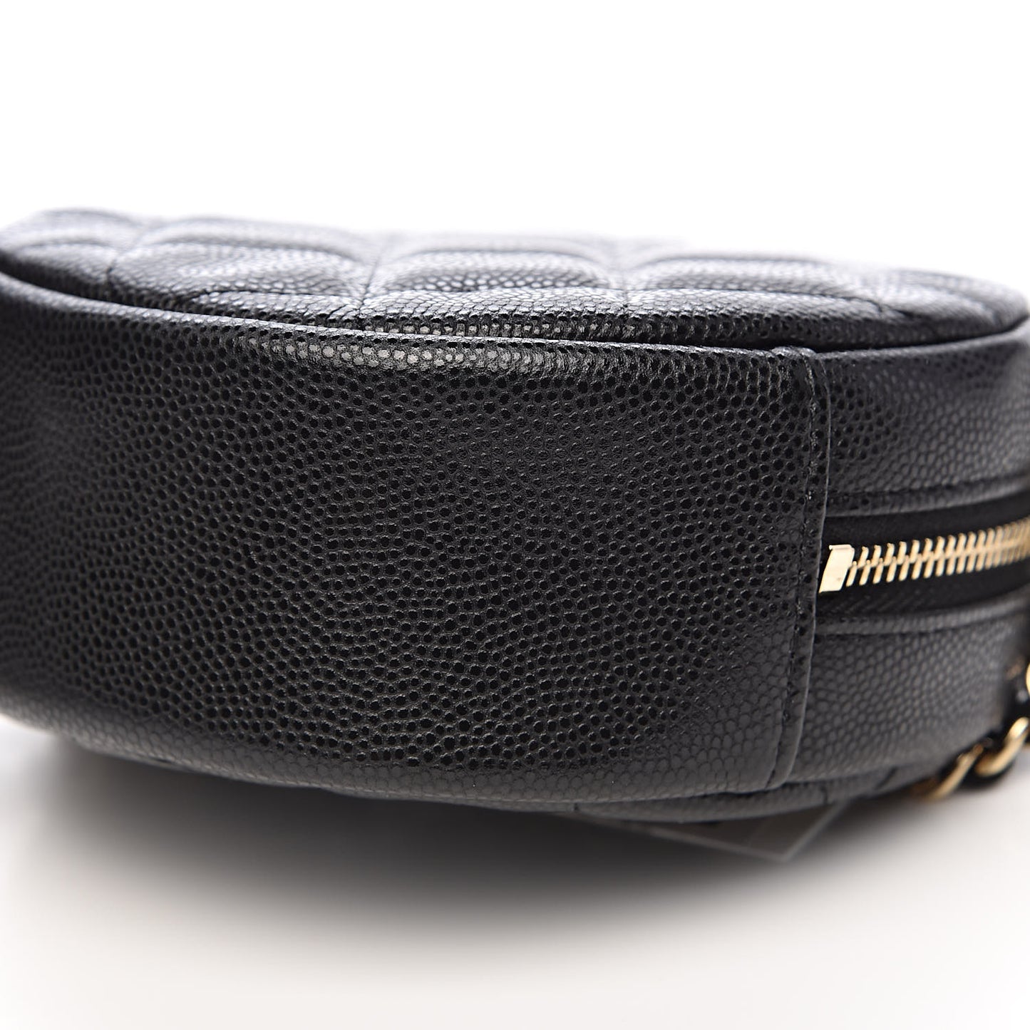 Caviar Quilted Round Clutch With Chain Black