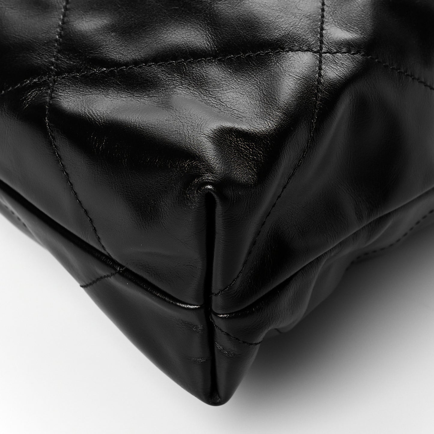 Shiny Calfskin Quilted Chanel 22 Black