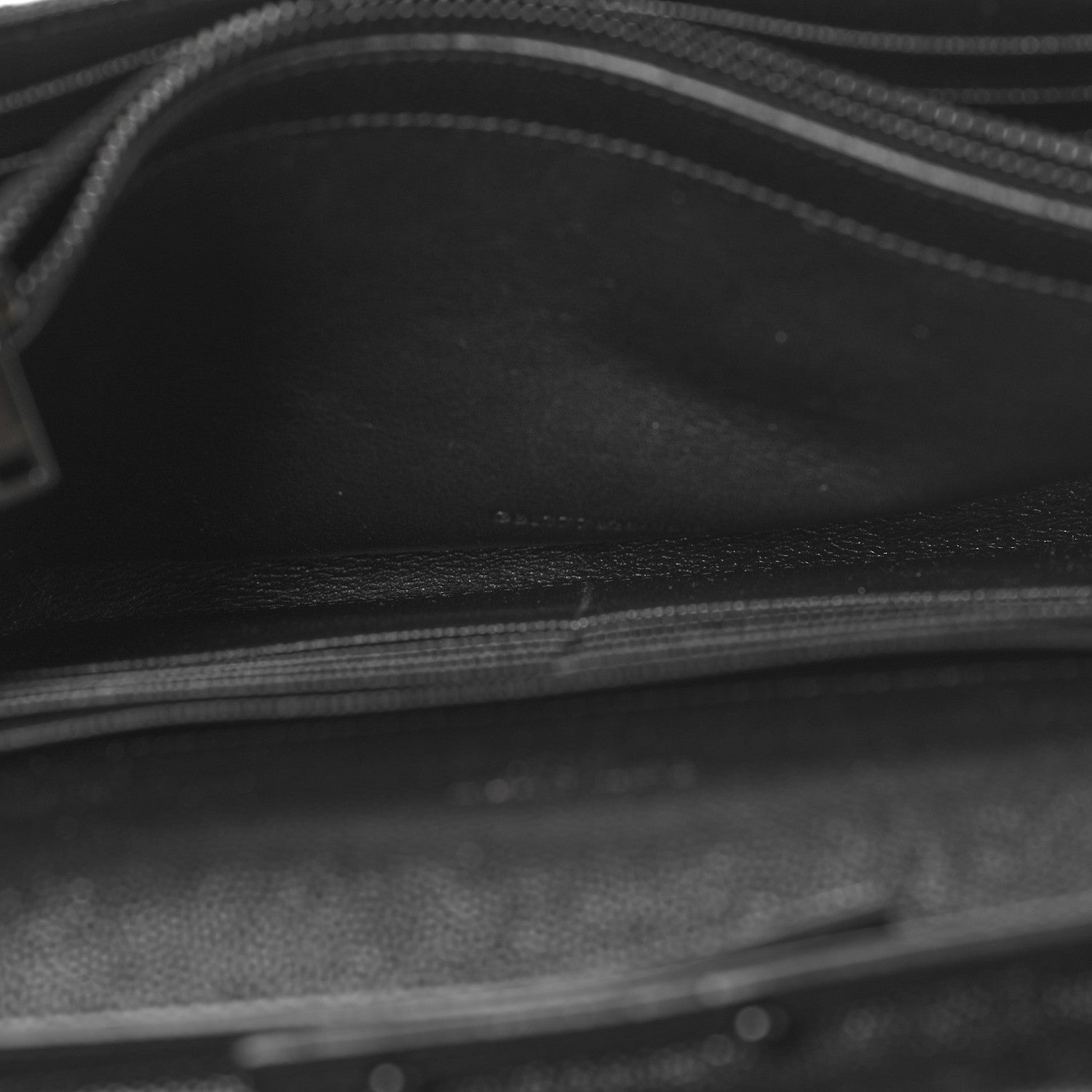 Saint Laurent Grain De Poudre Matelasse Chevron Monogram Monochrome Chain Wallet Black 5 of 10