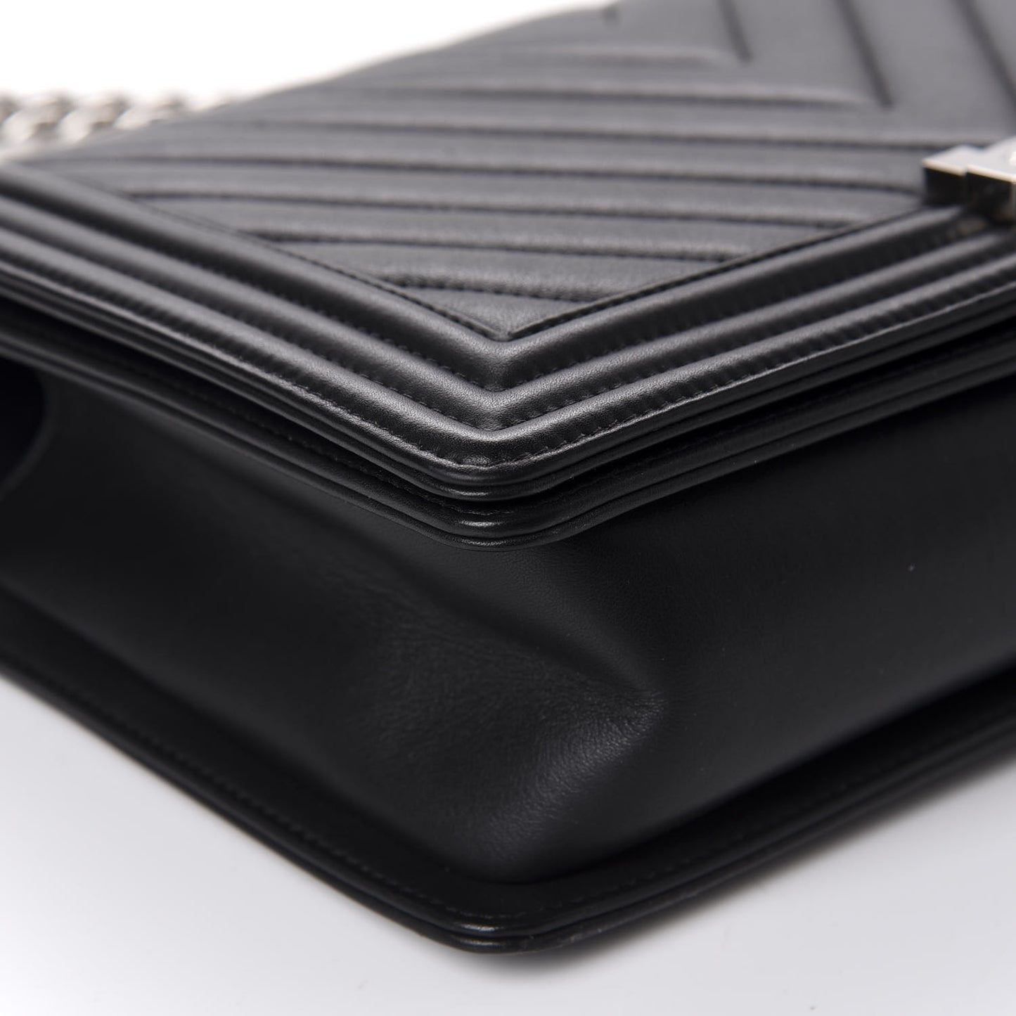 Lambskin Chevron Quilted New Medium Boy Flap Black