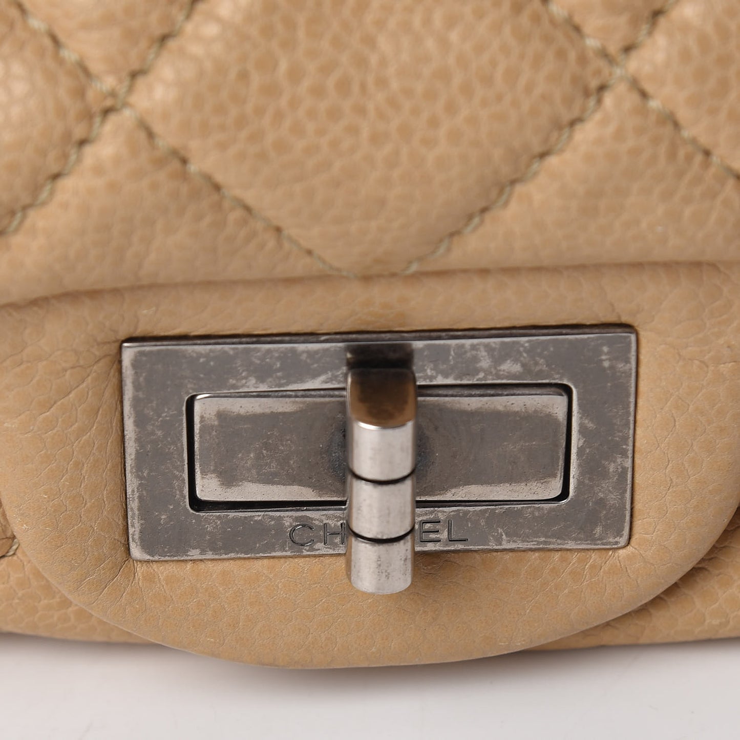 Caviar Quilted Jumbo Reissue Messenger Flap Beige