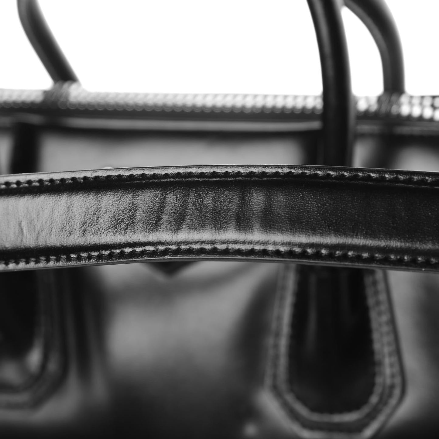 Shiny Lord Calfskin Small Antigona Black