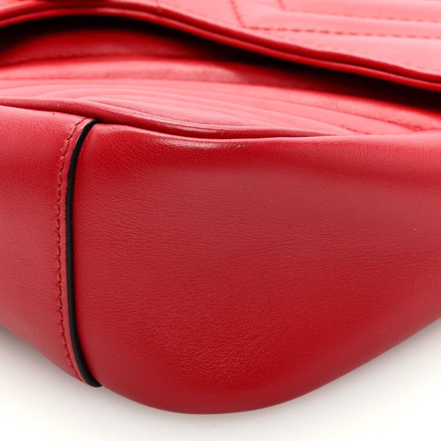 Calfskin Matelasse Small GG Marmont Shoulder Bag Hibiscus Red