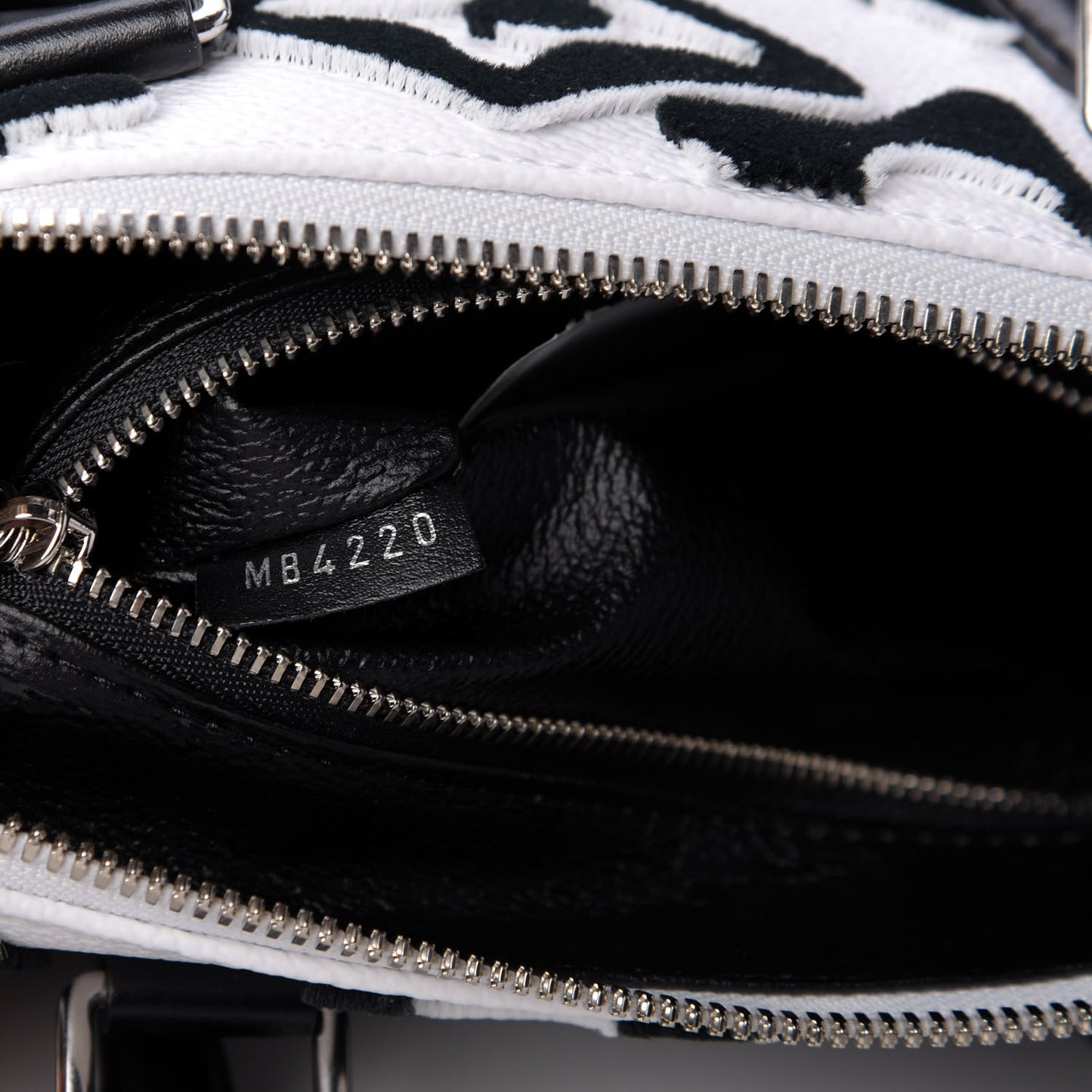 X UF Tufted Monogram Speedy Bandouliere 25 White Black