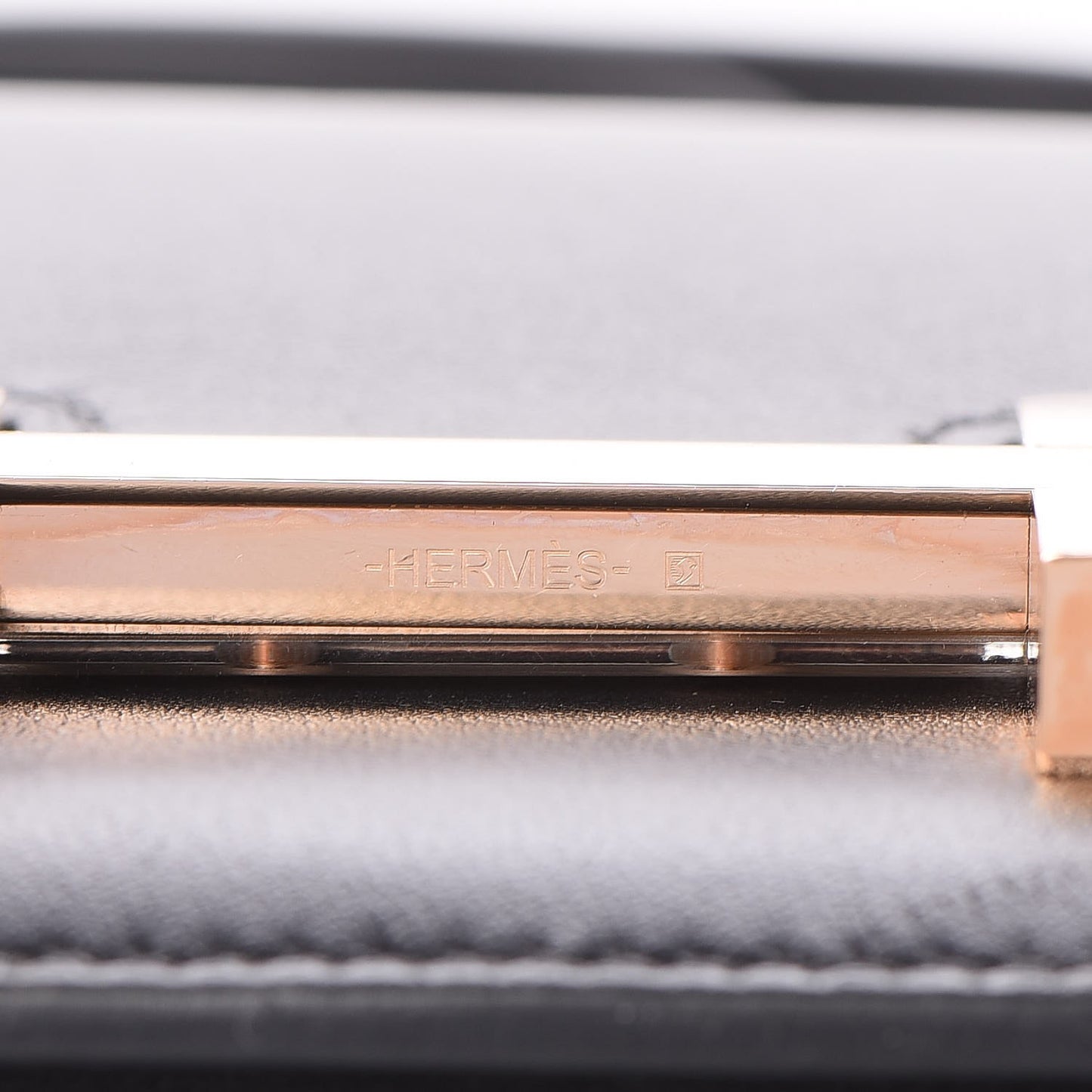 Swift Horseshoe Constance 24 Black Rose Jaipur