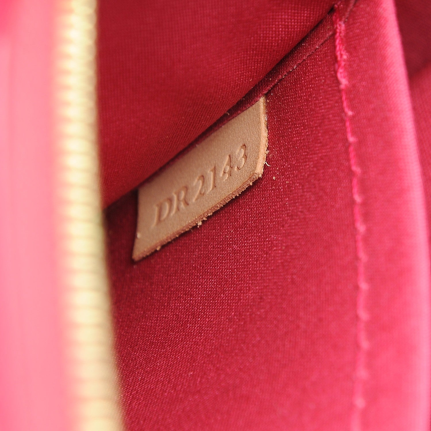 Louis Vuitton Vernis Pochette Accessories NM Rose Indien 8 of 8