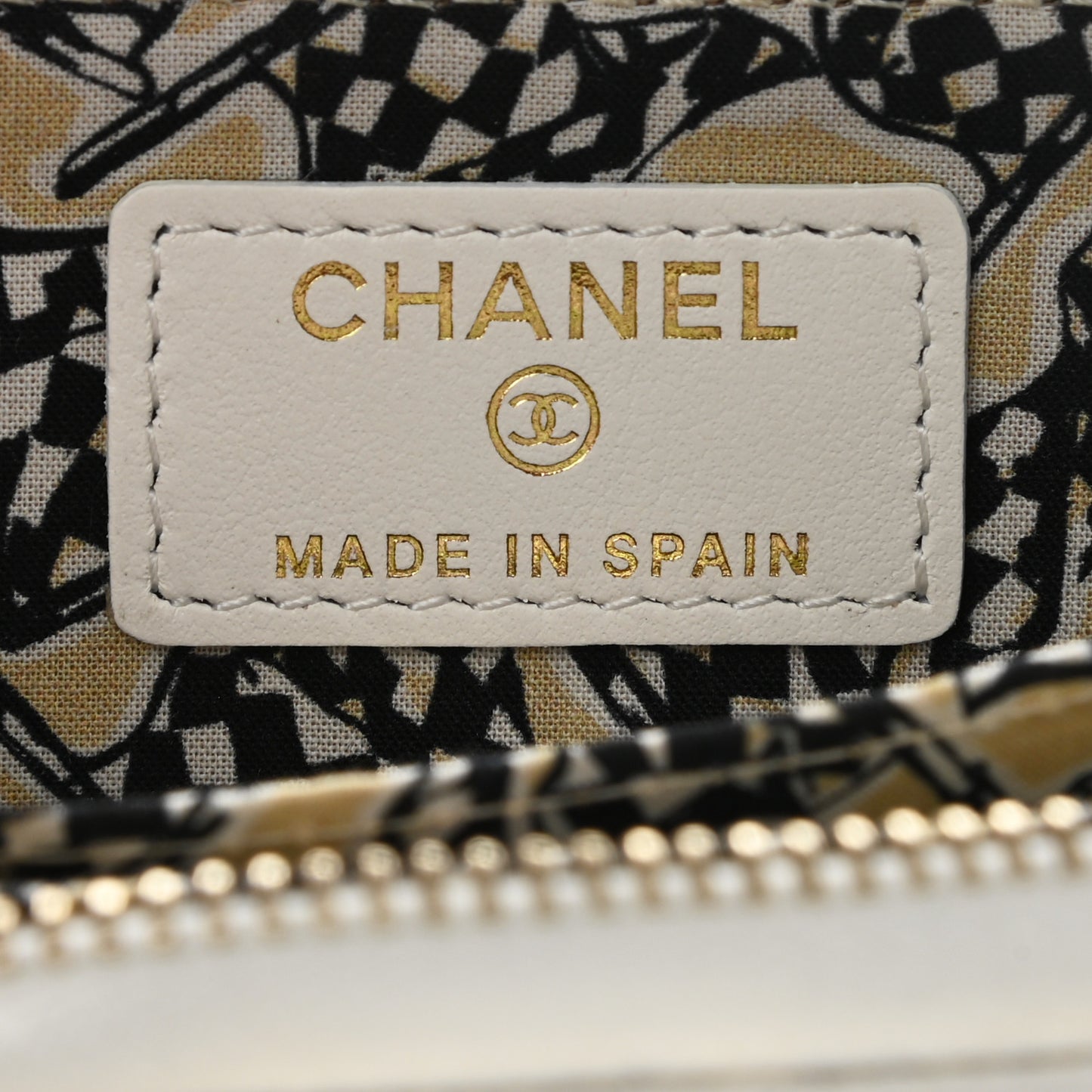Caviar Quilted Striated CC Zip Coin Purse White