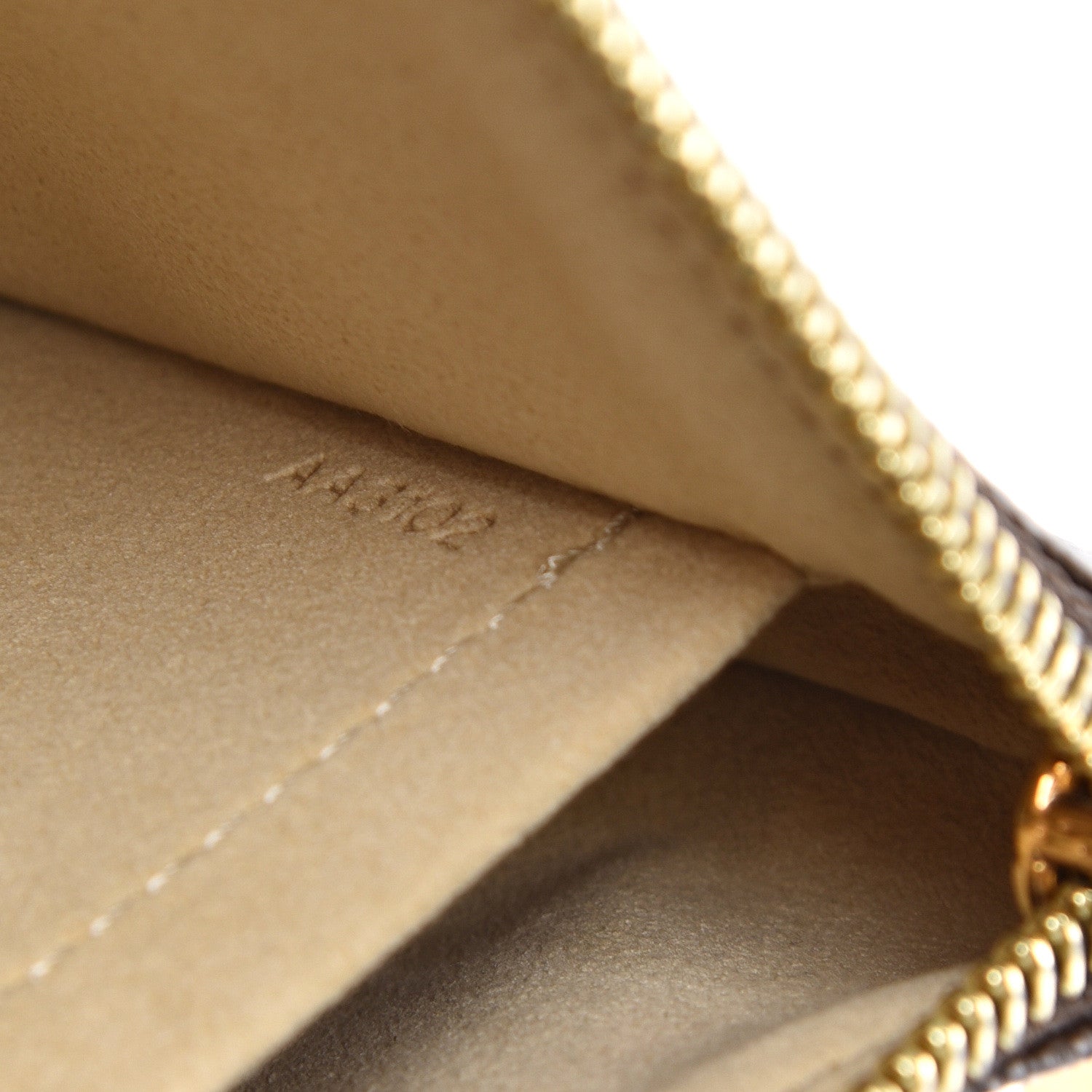 Louis Vuitton Monogram Pochette Milla MM 6 of 11