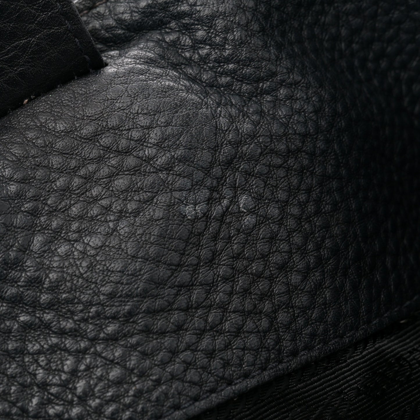 Vitello Daino Hobo Black