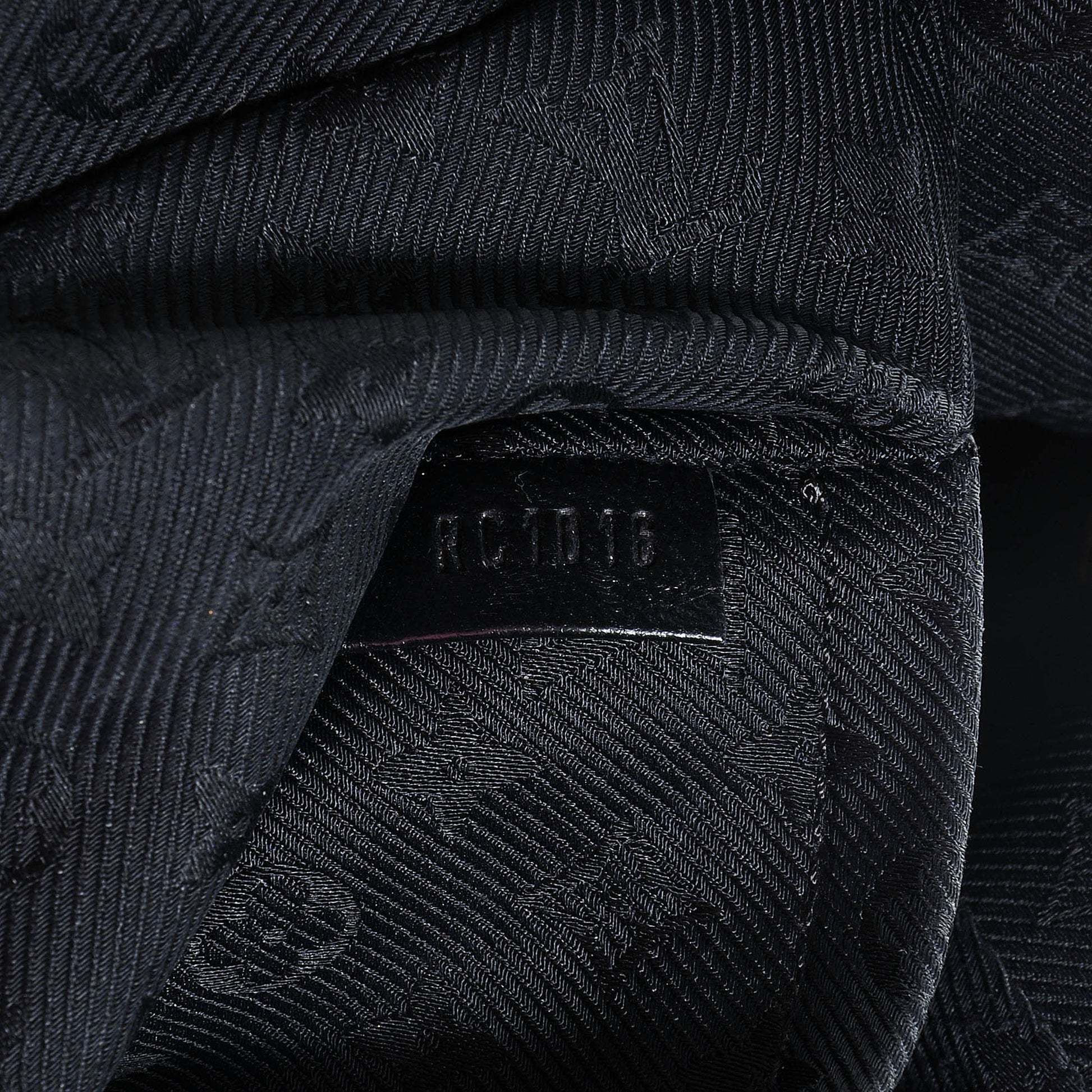 Louis Vuitton Lambskin Riveting Black 7 of 10