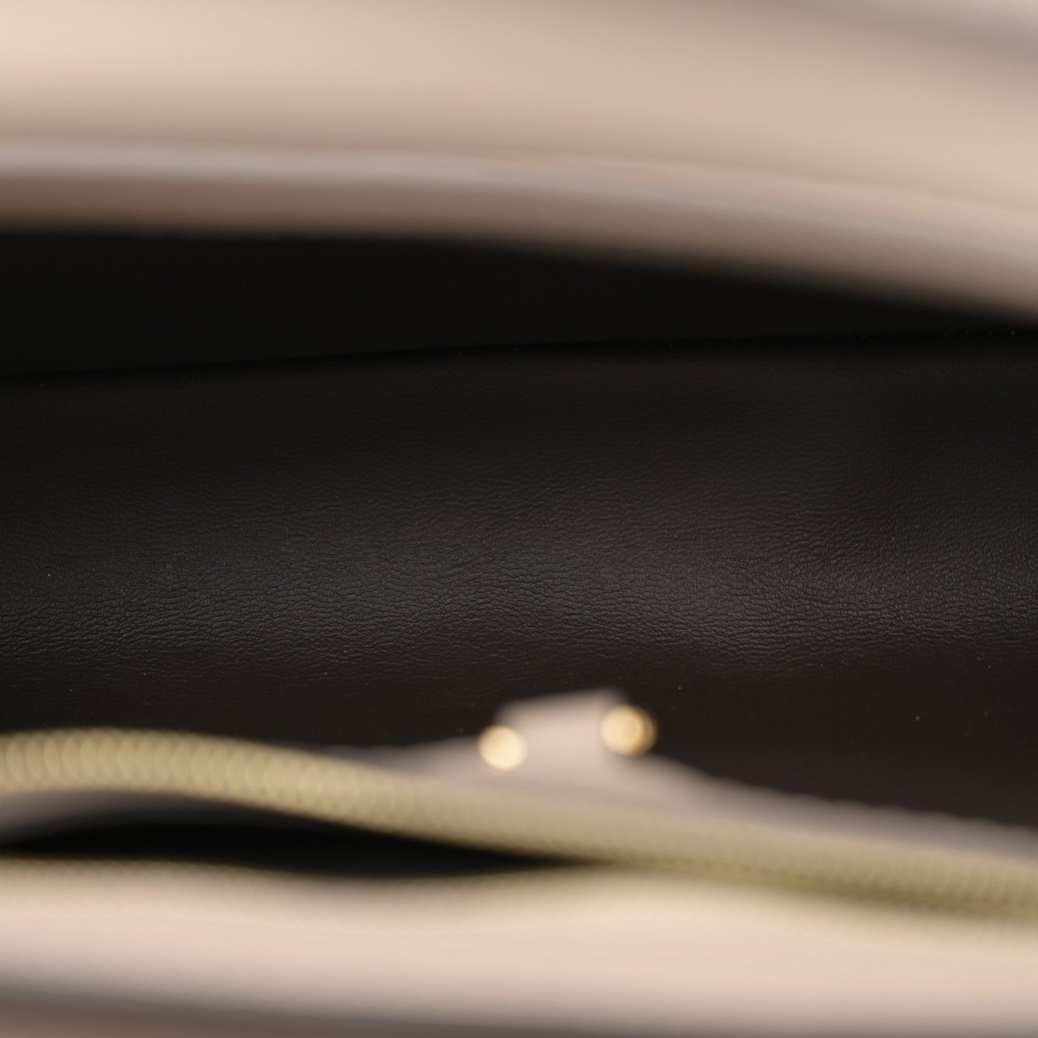 Louis Vuitton Taurillon Capucines BB Galet 6 of 11